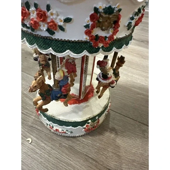 Santa Claus‎ Is Coming To Town Carousel - Musical - Reindeer - Christmas